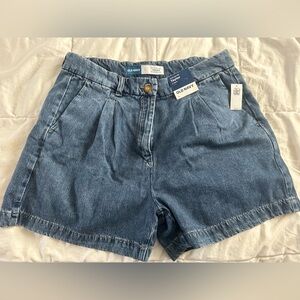 Extra high rise 5 inch inseam. ‘Taylor’ style form Old Navy denim shorts.